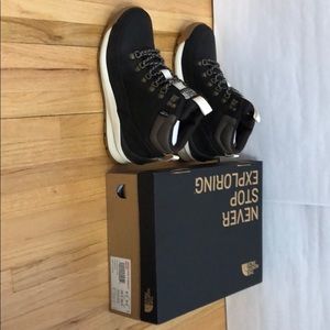 New North Face Women’s 8.5 Brown Boots